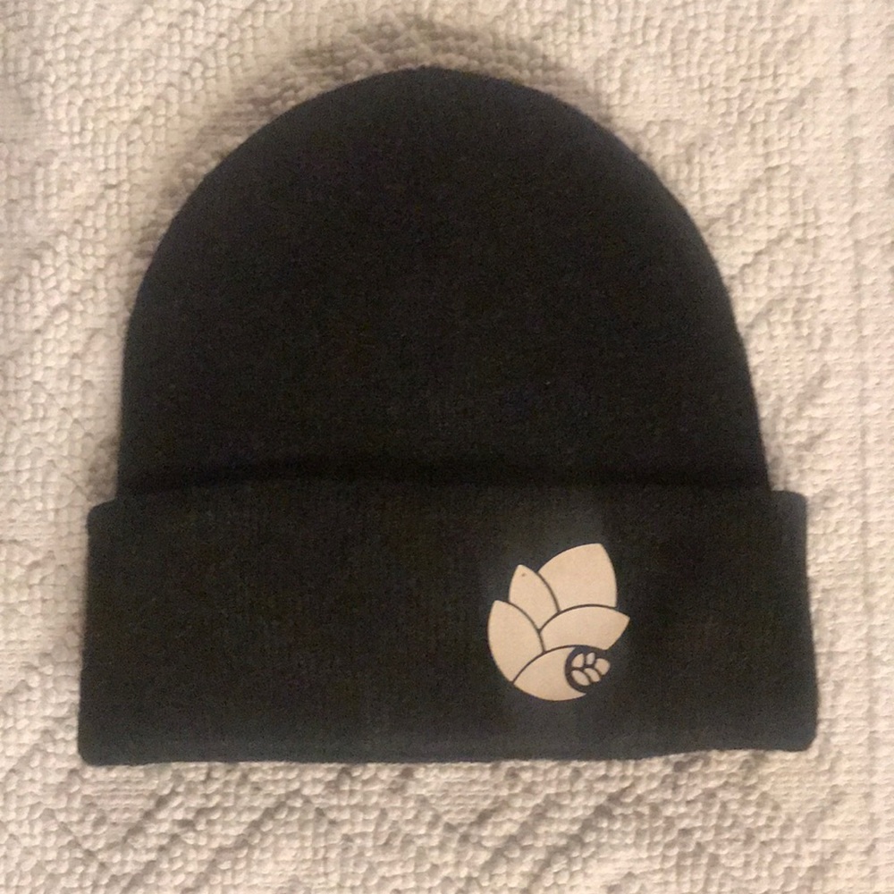 NWOT 🌿 hops & dreams Beanie w/ Hops Logo